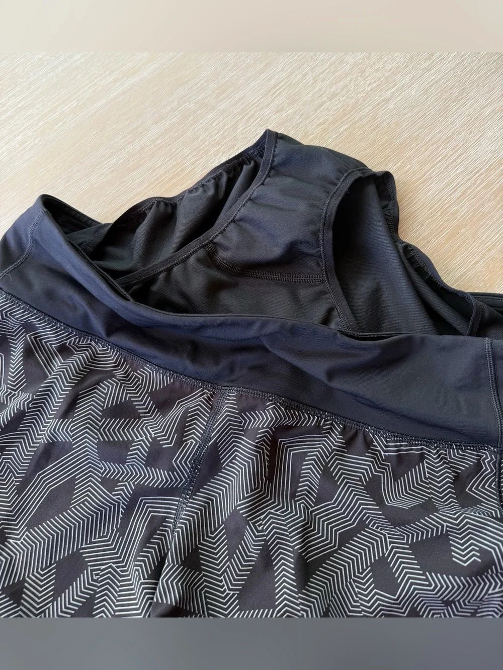 lululemon athletica Speed Up Shorts Black & White Geometric Print Size 8